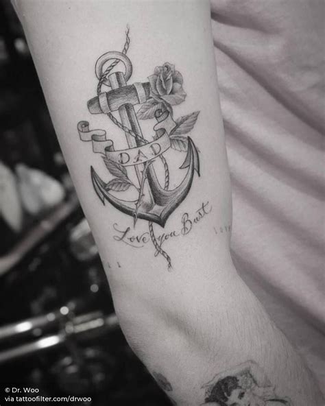 David beckham has quite an extensive body art collection — one that spans more than 40 tattoos starting from his neck all the. Dad anchor tattoo for Brooklyn Beckham. | Tatuajes al azar ...