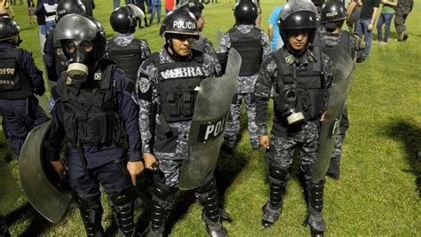 Batalla Campal Con Cargas Policiales En Honduras
