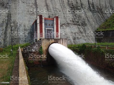 Neyyar Dam Shutter Gravity Dam In Thiruvananthapuram Kerala Landscape