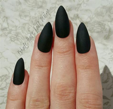 You can keep them simple or glam them up, but either way, there will always be a bit of the adam's family touch to this kind extra glossy gold nail paint creates a sharp contrast to the relatively dull matte black finish. Matte / Glossy Black Press on Fake Nails - Stiletto ...