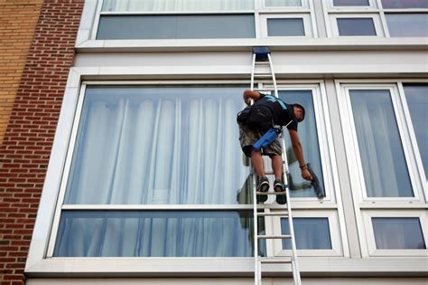 Window Washers Enjoy Surge In Demand The New York Times