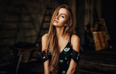 Evgeny Freyer Women Valentina Grishko Brunette Long Hair Straight Hair Hair Over One Eye