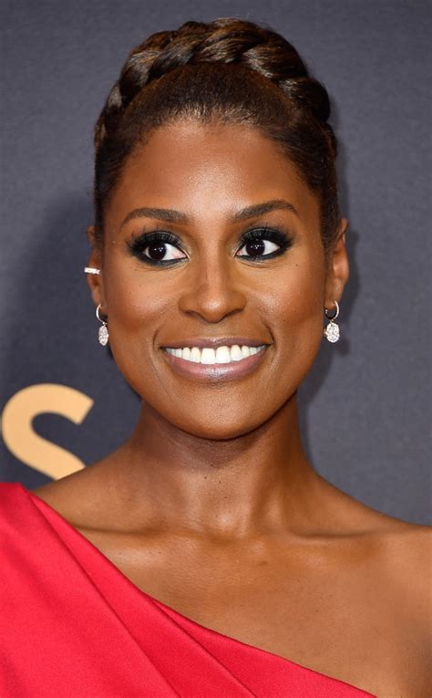 Issa Rae From Drugstore Beauty Products At The 2017 Emmy Awards E News