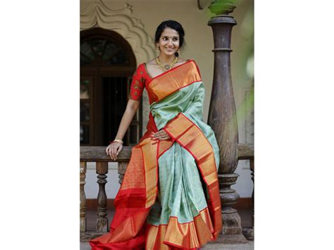 Kochi Stores For Kerala Kasavu Saree Shopping The Channel 46