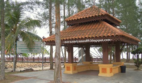 Setiap 10 daerahnya menawarkan tempat menarik antaranya monumen, seni bina bangunan lama, gunung, pantai dan pulau. Senyum Selalu ^_^: ~ PANTAI RAMBAH PONTIAN, JOHOR ~
