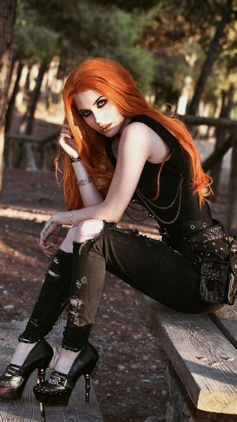 Pin Von Տcᕼᗩkᗩᒪ Auf Redhead Beauties Gothic Mode Dunkle Schönheit