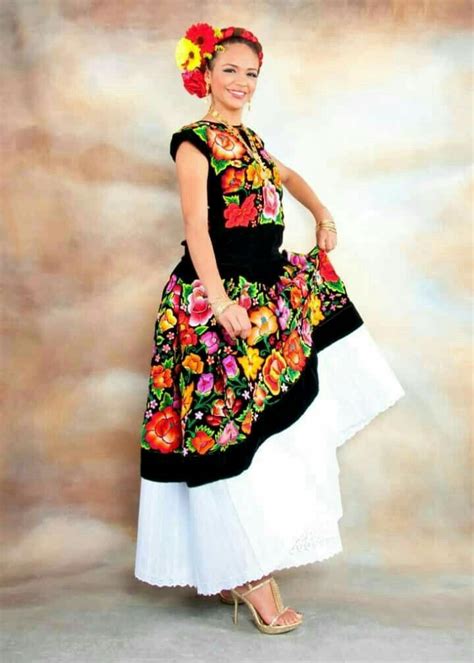 Pin By Daniela Parada On Vestidos Mexican Style Dresses Traditional