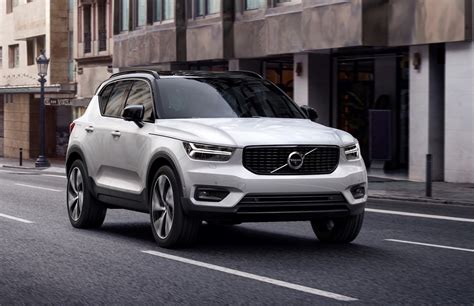 This Is The New 2018 Xc40 Small Suv Boasting With Care By Volvo