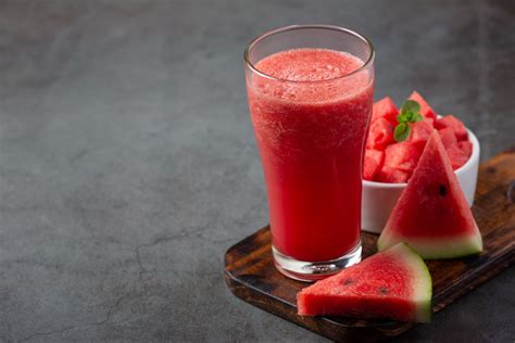 aprenda a preparar suco de melancia refrescante nutrindo jornal nh