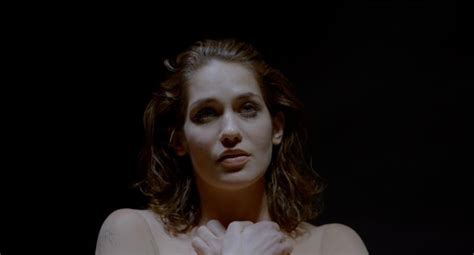 Hot Artist Alert Lola Kirke Shares New Single Video Sexy Song Grimy Goods