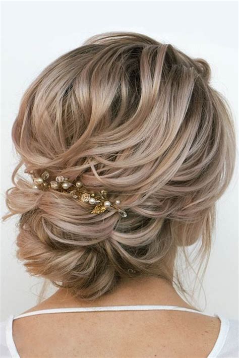 Short hair is flirty, fun and show of personality. 33 Amazing Prom Hairstyles For Short Hair 2020 (With ...
