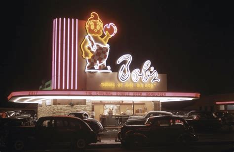 The Original Bobs Big Boy Restaurant At Night 900 E Colorado St