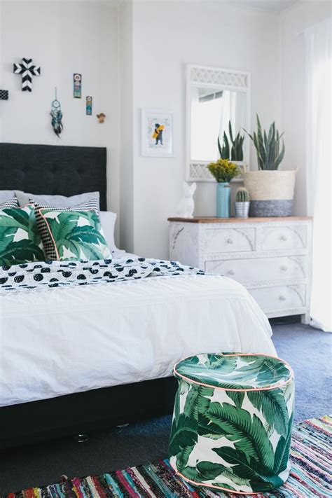 Palm tree bedding is a huge part of decorating your bedroom in a tropical theme. 25 Ways To Decorate With Botanical Prints