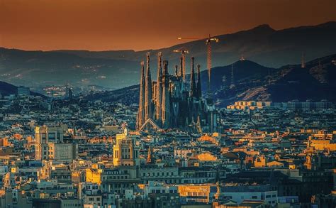 Barselona Barcelona Gaudinin Evi Küçük Dünya Gezi Rehberi