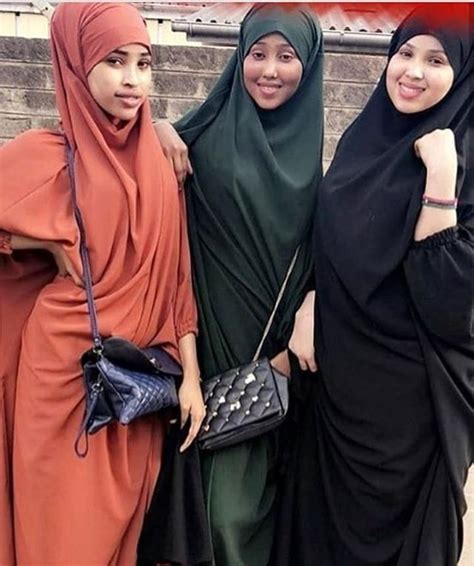 Pin By Nauvari Kashta Saree On Hijabi Queens Hijab Fashion Hijabi Fashion