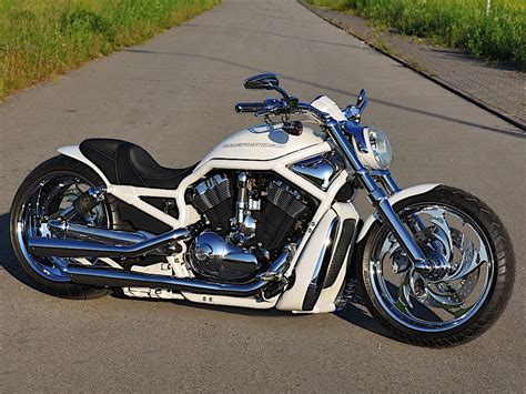 Harley Davidson V Rod Comes With Chrome So Shiny It Can Be Any Color