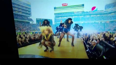 Beyoncé Falls On Stage At Halftime Show Performance Super Bowl 50 2016