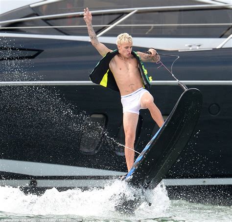 Starrlab Justin Bieber In His Calvins On Boat Trip In Florida With Pals