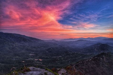 Ingatkan senanglah nak naik rupanya mengarut. 📌Bukit Berekeh, Sungai Siput, Perak, MY 454m|1940ft ...