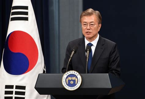 moon jae in asume la presidencia de corea del sur enfrentando desafíos desde el inicio