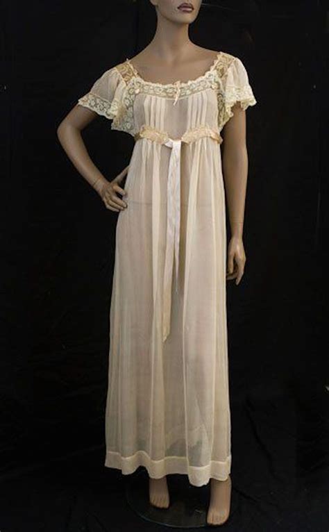Image Result For 1700s Nightgown Edwardian Clothing Vintage Outfits