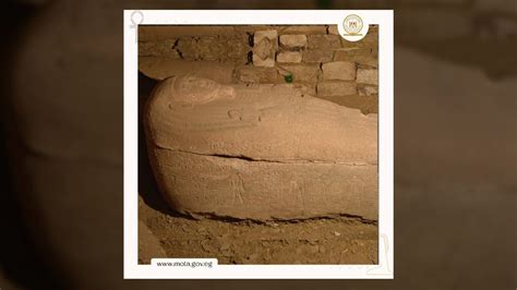 3 300 year old pink granite sarcophagus of egyptian pyramid keeper found at saqqara live science