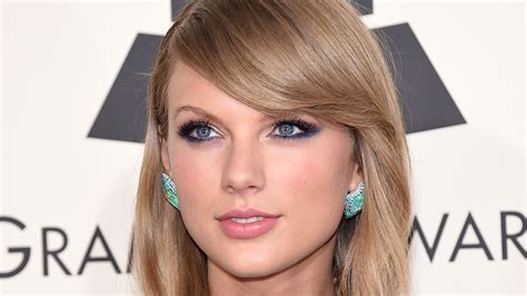 Taylor Swift Discusses Lasik Surgery With Jimmy Fallon