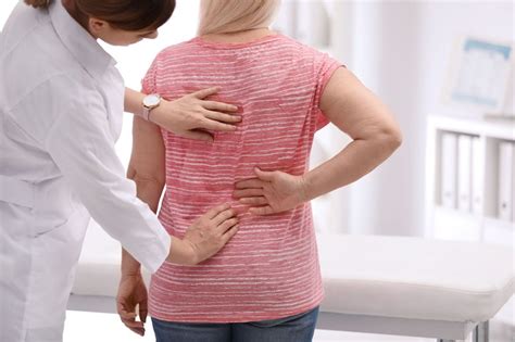 4 Pain Management Options For Lower Back Pain And When To Consider