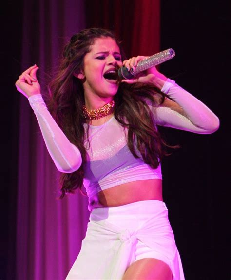 Selena Gomez Performing Stars Dance Tour In Buffalo • Celebmafia