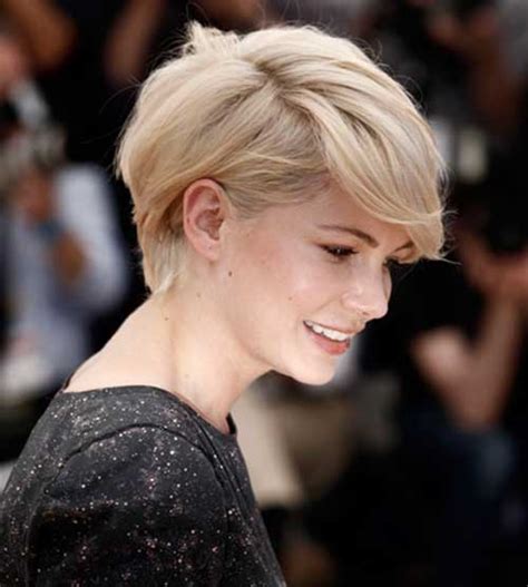 This cut gives volume to the hair and also lets you create various styles. 20 Best Short Haircuts for Thin Hair