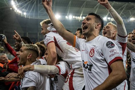 Galatasaray Sacr Champion De Turquie Pour La E Fois Flashscore Fr