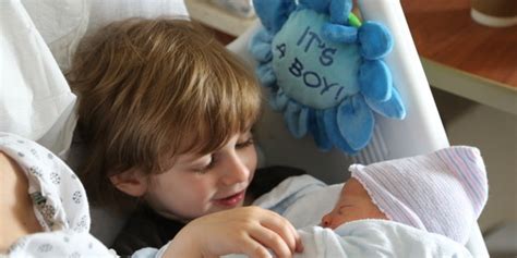 This mum has taken issue with the bloggers who say the it's out of order. Making the New Baby/Older Sibling Meeting Special | HuffPost