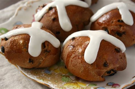 Hot Cross Buns A Lightly Spiced Easter Bread Thats Easy To Make