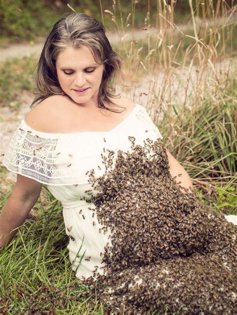 This Pregnant Woman Was Crazy Enough To Pose With 20000 Live Bees For Her Maternity Photoshoot