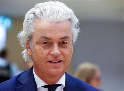 Wilders kuran i kerim 'i yasaklamak istiyor. Het duurde even, maar Wilders heeft het kippenhok weer ...