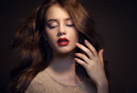 Women Brunette Face Model Lipstick Looking Away Women Indoors