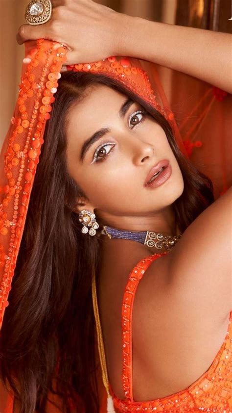 5 Best Easy And Glam Eye Makeup Looks By Pooja Hegde