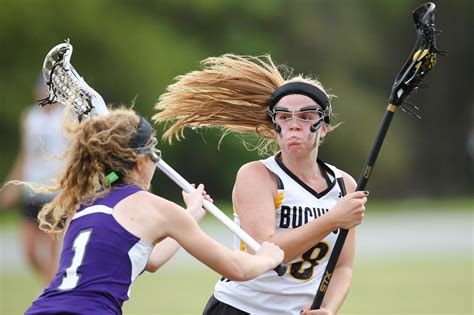 Not Everyone Says Headgear Is Right Fit For Girls Lacrosse The New York Times