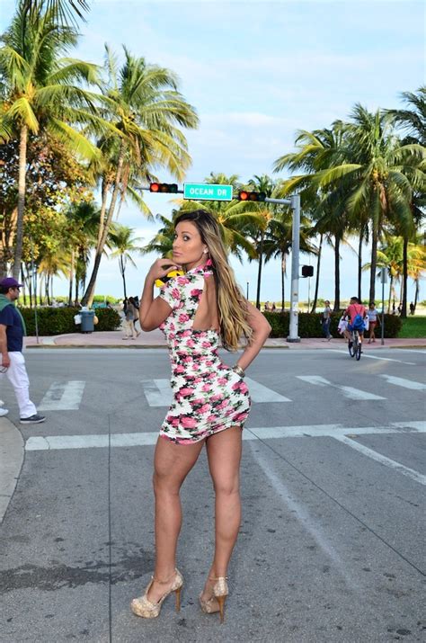 EGO De biquíni Andressa Urach sensualiza durante ensaio em Miami notícias de Famosos