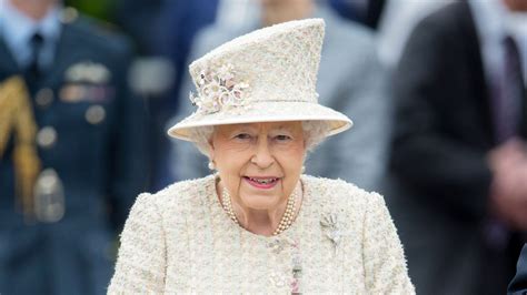 The Queen Has Been Wearing This £8 Nail Polish For Thirty