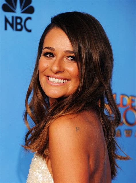 Golden Globes 2013 Lea Michele Overdoes The Fake Tan As She Poses At Ceremony Pictures