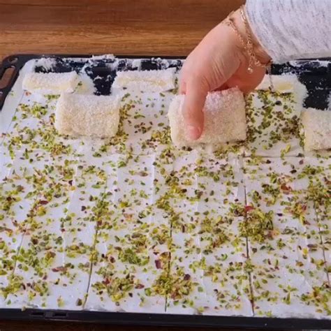 👩آکادمی آشپزی بانوی نمونه👩 on instagram “‌ سارای سارماسی🍰🍨 ‌credits zeynebin mutfagiii مواد