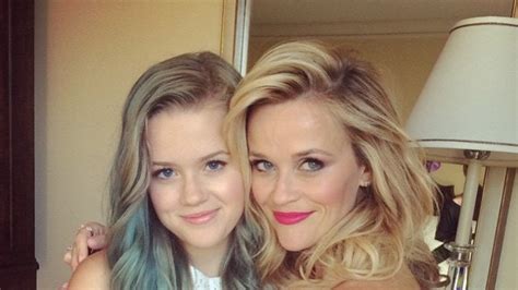 Reese Witherspoons Daughter Pink Hair Ava Phillippe Teen Vogue