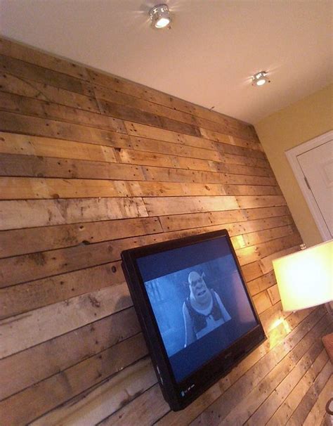 Pallet Wall Upcycle That