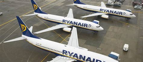 Ryanair recoloca a 100 de los 300 trabajadores despedidos tras el