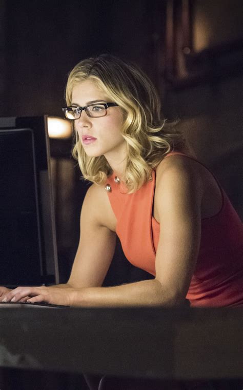 Felicity Smoaks Glasses Are The Greatest Frames If Only They Were Still Available