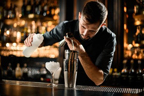 7 Qualities To Look For When Hiring A Private Event Bartender