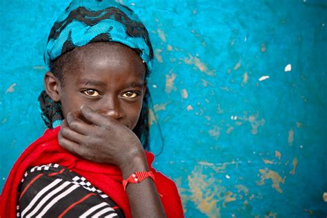 Portrait Eines Mädchens In Äthiopien Afrika Als Kunstdruck Oder