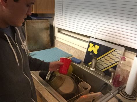 Roommate Leaving Dirty Dish In Sink Annoyed With Sink Full Of Dirty