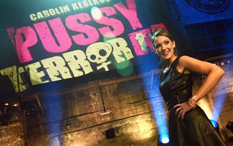 tv show mit carolin kebekus pussyterror tv feiert premiere